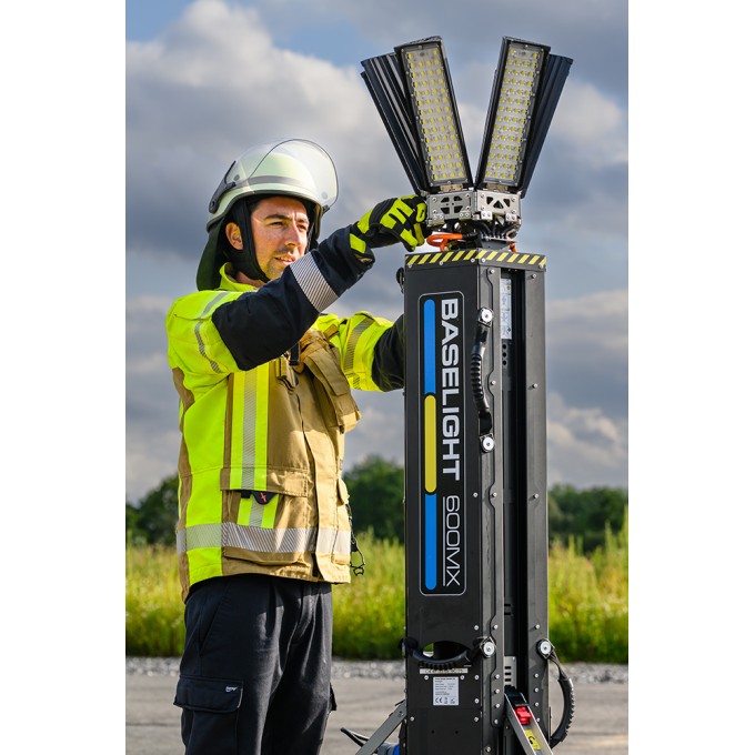 Turn de lumina telescopic iluminare temporara 670W - 95.000 lumeni RIDICARE ELECTRICA